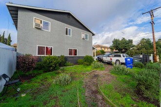 127 W Kalmia St in Fallbrook, CA - Building Photo - Building Photo