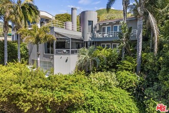 31833 W Sea Level Dr in Malibu, CA - Building Photo - Building Photo