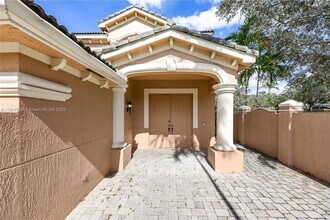 2790 Center Ct Dr in Weston, FL - Building Photo - Building Photo