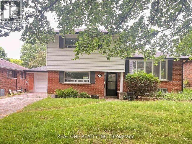 48 Lionel Heights Crescent in Toronto, ON - Building Photo - Building Photo