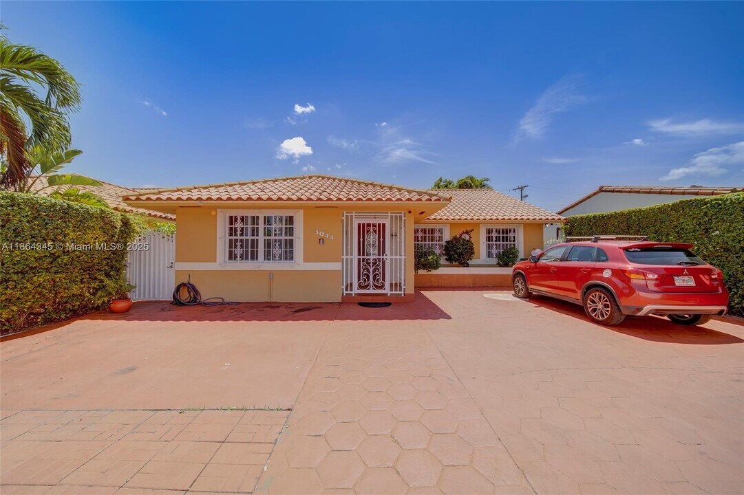 3044 SW 7th St in Miami, FL - Building Photo