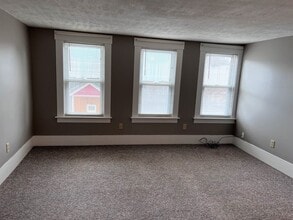 17 Elm St, Unit 3 in Lancaster, NH - Building Photo - Building Photo