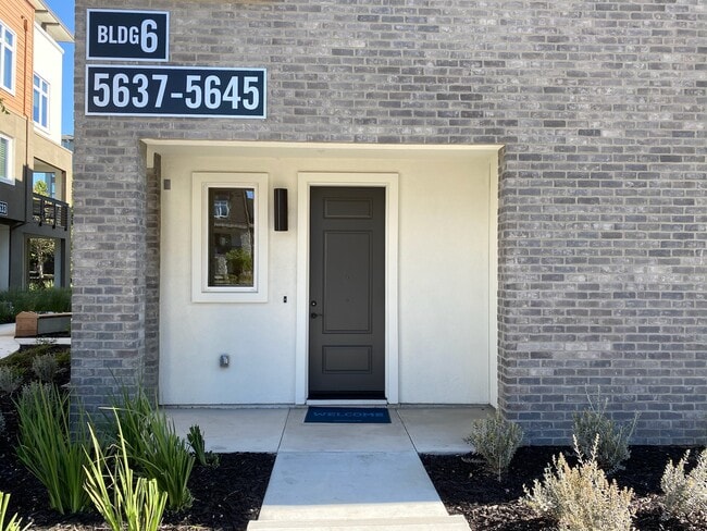 5645 Apex Dr in Dublin, CA - Building Photo - Building Photo