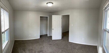 1049 N Piatt Ave in Wichita, KS - Building Photo - Building Photo