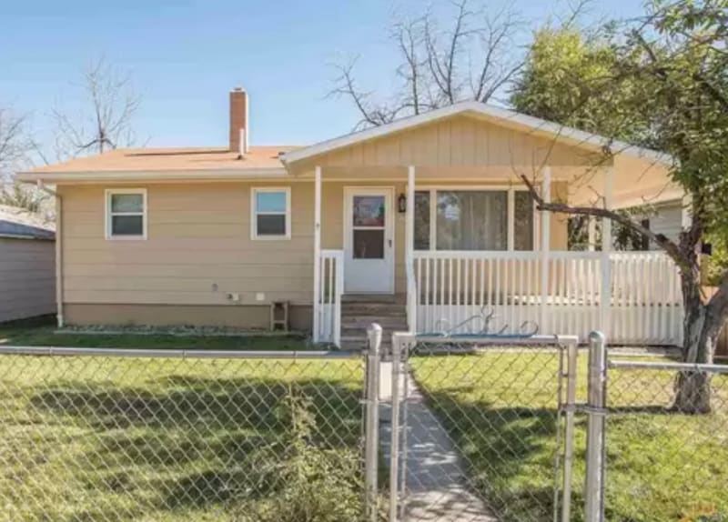 1020 N 7th St in Rapid City, SD - Foto de edificio