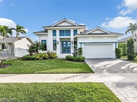 685 6th Ave in Marco Island, FL - Building Photo