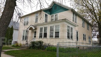 407 N Elm Ave in Owatonna, MN - Building Photo
