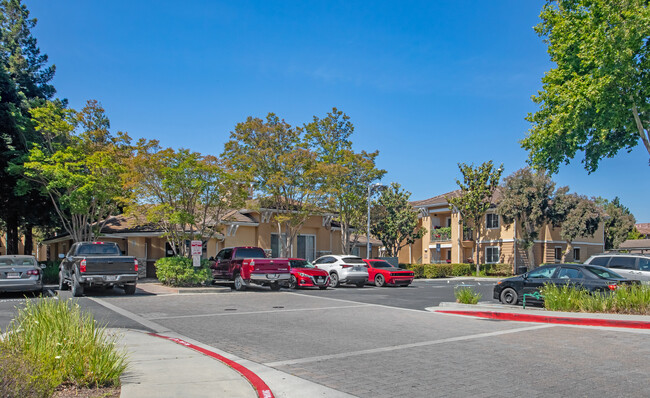 Villa Savannah in San Jose, CA - Foto de edificio - Building Photo