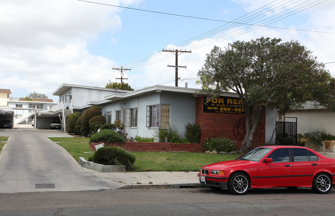 4490 Menlo Ave in San Diego, CA - Building Photo