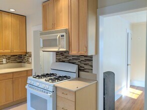 13 Garden Ter, Unit 13 in Malden, MA - Foto de edificio - Building Photo