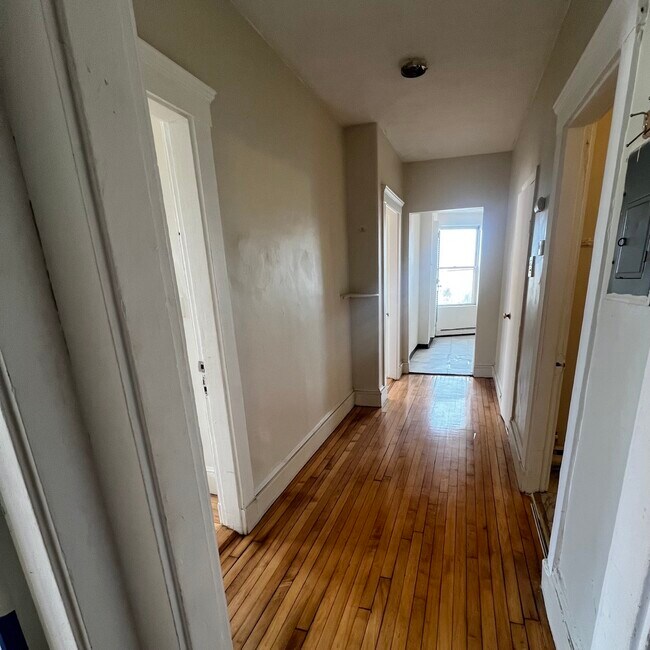 366 Centre St, Unit 5 in Boston, MA - Building Photo - Building Photo