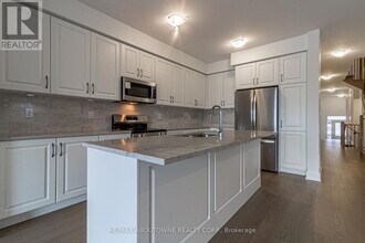 1212 Dartmouth Cres in Oakville, ON - Building Photo - Building Photo
