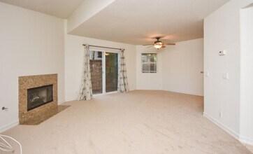 555 Eaton St in Oceanside, CA - Building Photo - Building Photo