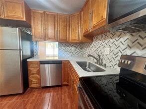 1080 Del Lago Cir in Sunrise, FL - Building Photo - Building Photo