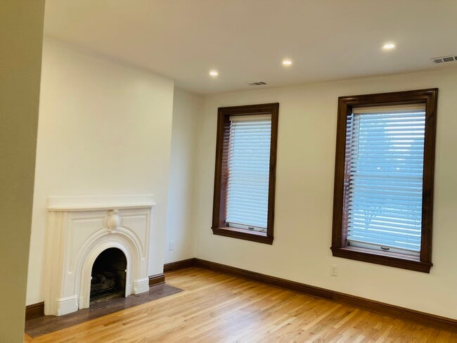 104 E North Ave, Unit 2 in Pittsburgh, PA - Foto de edificio - Building Photo