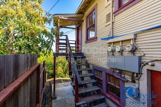 517 Alhambra St in Crockett, CA - Building Photo - Building Photo