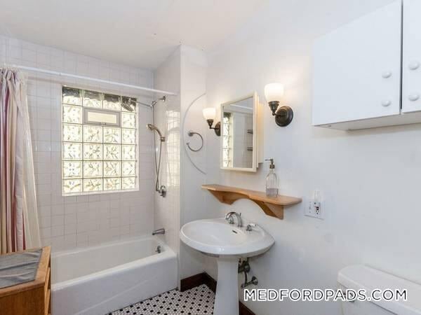 294 Boston Ave in Medford, MA - Building Photo - Building Photo