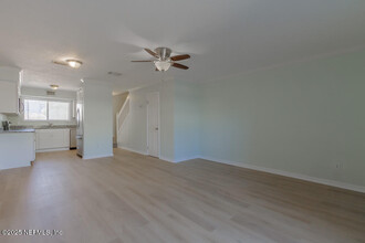 360 14th Ave S in Jacksonville Beach, FL - Foto de edificio - Building Photo