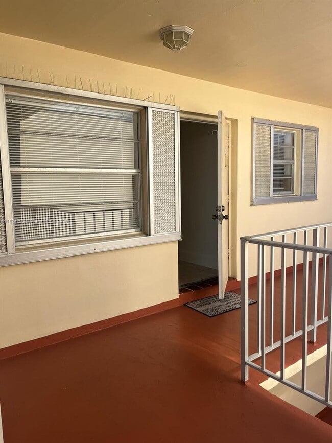 1747 Rodman St in Hollywood, FL - Building Photo - Building Photo