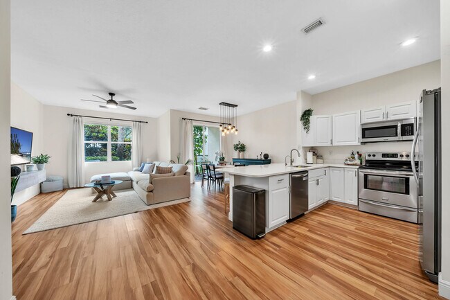 property at 6086 Seminole Gardens Cir