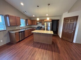 501 E Skylark Trail in Mankato, MN - Building Photo