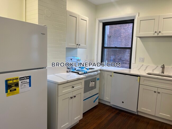 1855 Beacon St in Brookline, MA - Building Photo - Building Photo