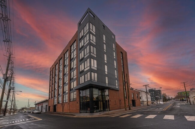 1 Mallory Ave in Jersey City, NJ - Building Photo - Building Photo