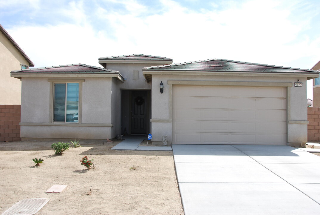 50252 P.º Barcelona in Coachella, CA - Building Photo