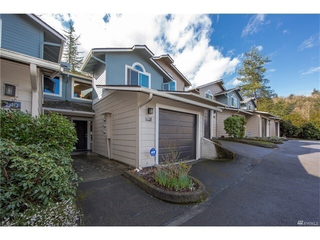 property at 4356 W Lake Sammamish Pkwy SE