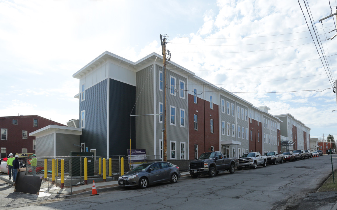 West Street Apartments in Utica, NY - Foto de edificio