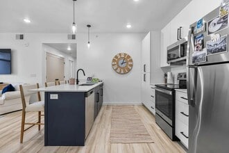 3131 Fleur Dr in Des Moines, IA - Building Photo - Building Photo