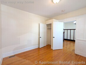 108 W Quincy St, Unit 1 in Somerville, MA - Foto de edificio - Building Photo