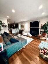 1037 W Monroe St in Chicago, IL - Building Photo - Building Photo