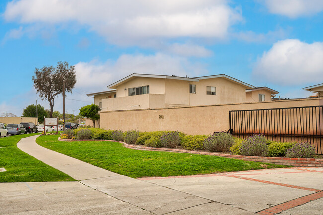 Lotus Gardens Apartments in Garden Grove, CA - Foto de edificio - Building Photo