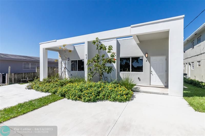 817 NW 7th Ave in Hallandale Beach, FL - Building Photo
