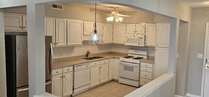 1 Beacon Pl in La Grange, IL - Building Photo - Building Photo