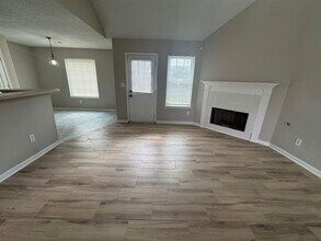 5457 Sundale Way S in Memphis, TN - Building Photo - Building Photo