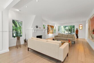 4286 Douglas Rd in Miami, FL - Building Photo - Building Photo