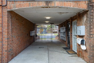 Greenfield Manor in Detroit, MI - Building Photo - Building Photo