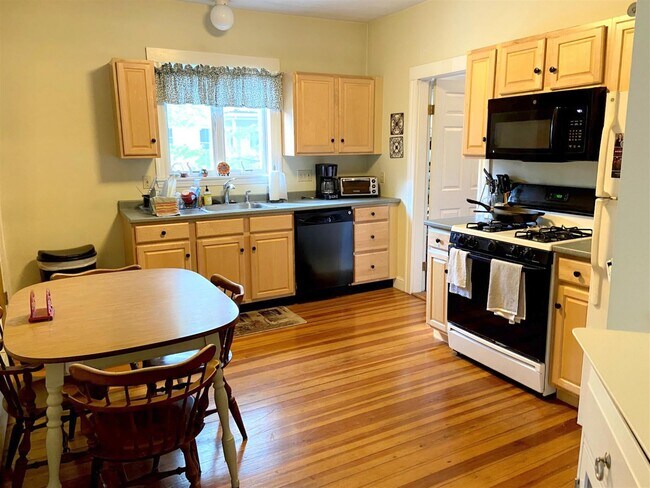 41 Bay State Ave in Somerville, MA - Foto de edificio - Building Photo