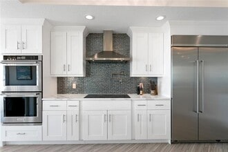 555 5th Ave NE in St. Petersburg, FL - Building Photo - Building Photo