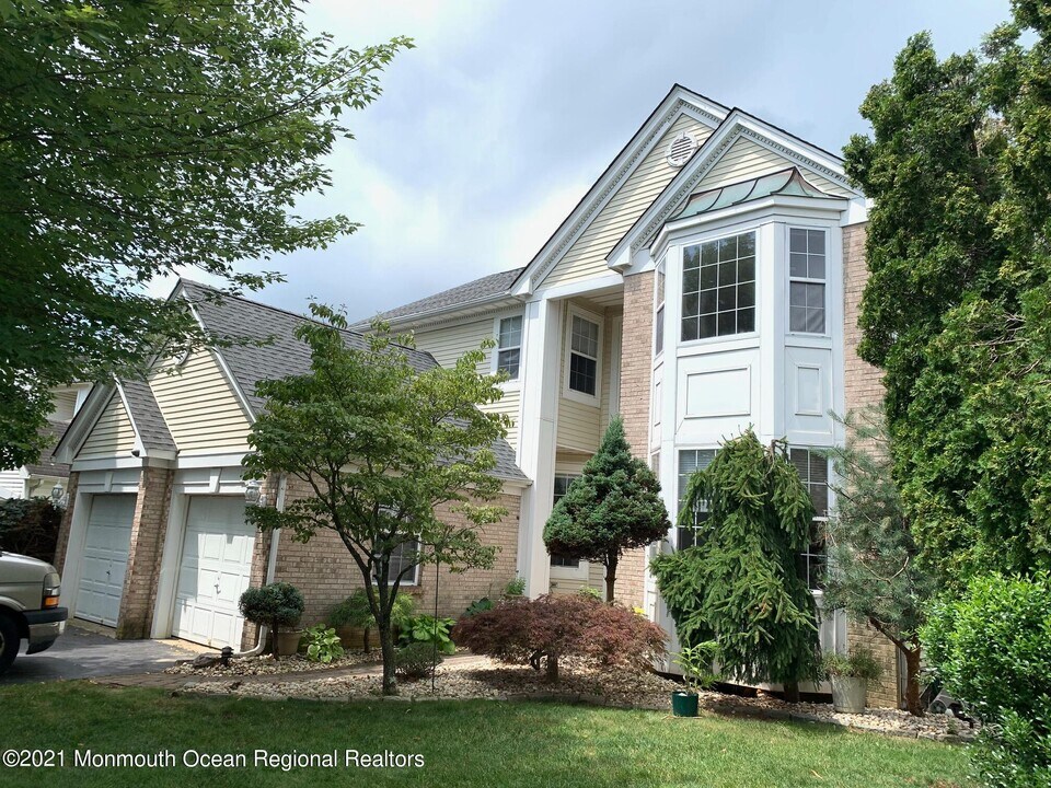 12 Oxford in Colts Neck, NJ - Building Photo