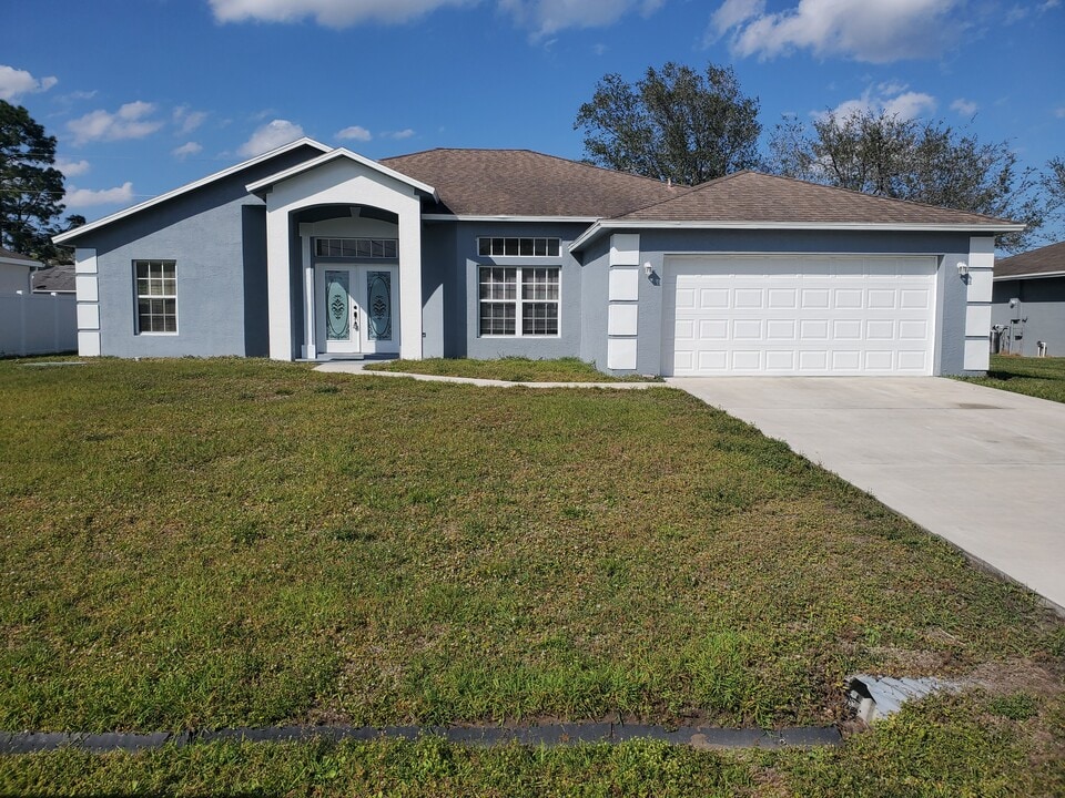 1431 SW Hackensack Ave in Port St. Lucie, FL - Building Photo