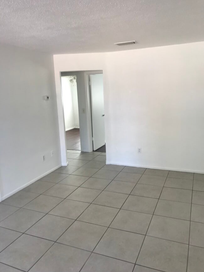 900 San Christopher Dr, Unit 906 in Dunedin, FL - Foto de edificio - Building Photo