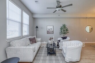 27310 Oak Vw Dr in Lee's Summit, MO - Building Photo - Building Photo