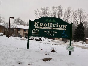 512 W High St in Ovid, MI - Building Photo - Building Photo