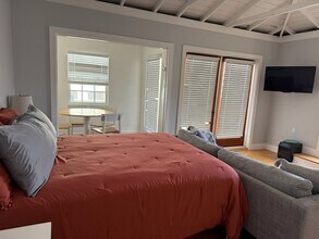 3605 Laurel Ave, Unit MB STUDIO in Manhattan Beach, CA - Building Photo - Building Photo