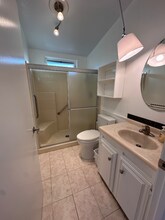 628 Via Bolivia in Vista, CA - Foto de edificio - Building Photo