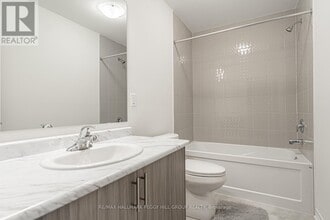 31 Bluebird Ln in Barrie, ON - Building Photo - Building Photo