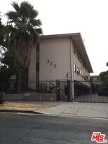 320 S Hobart Blvd in Los Angeles, CA - Building Photo
